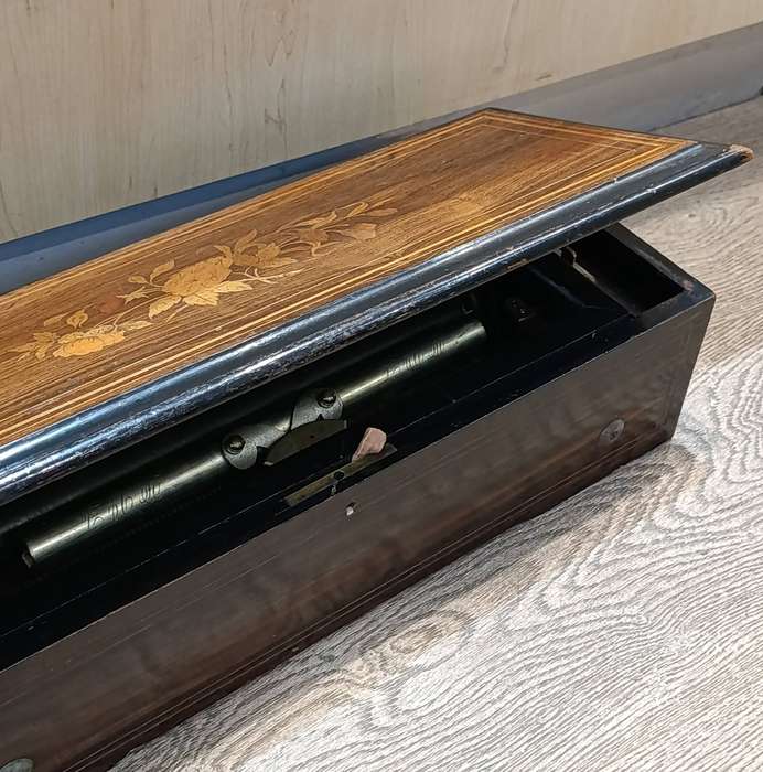 Antique 19th Century wooden music box with inlaid flower pattern - working