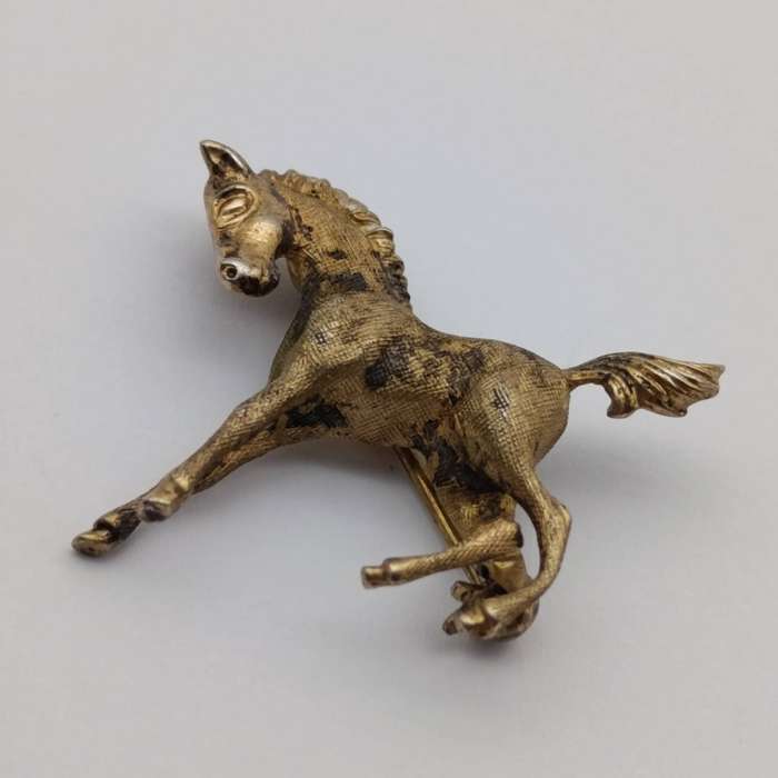 Vintage sterling silver horse brooch