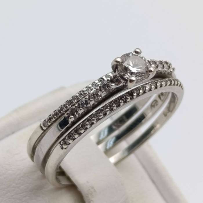 9kt white gold diamond wedding ring size Q set - weighs 4.3g