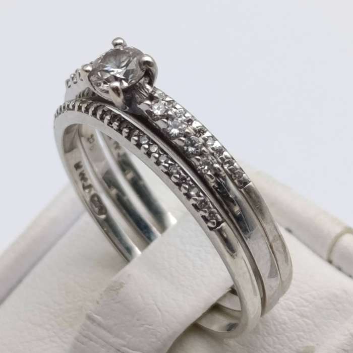 9kt white gold diamond wedding ring size Q set - weighs 4.3g