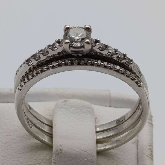 9kt white gold diamond wedding ring size Q set - weighs 4.3g