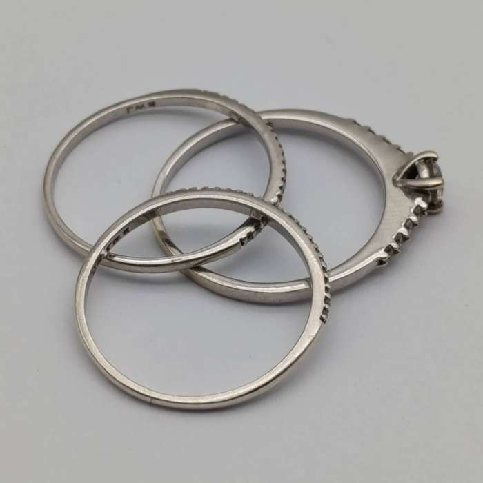 9kt white gold diamond wedding ring size Q set - weighs 4.3g
