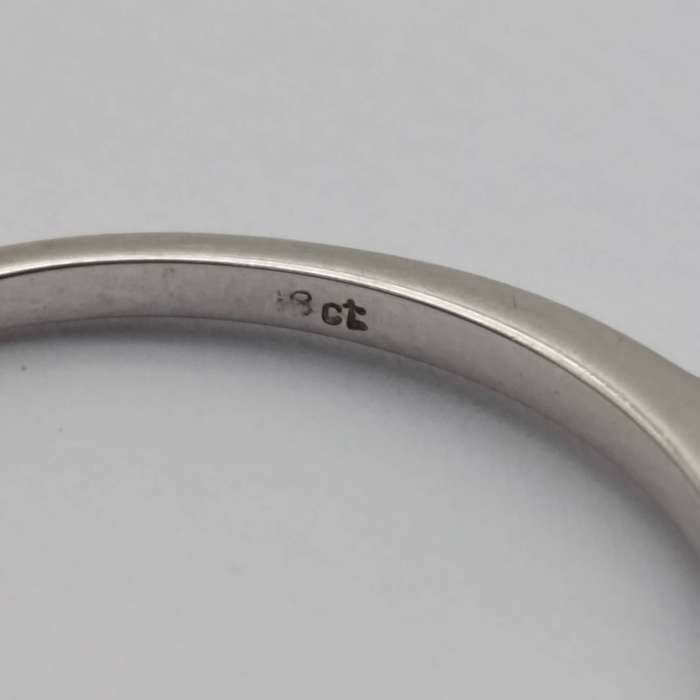 9kt white gold diamond wedding ring size Q set - weighs 4.3g