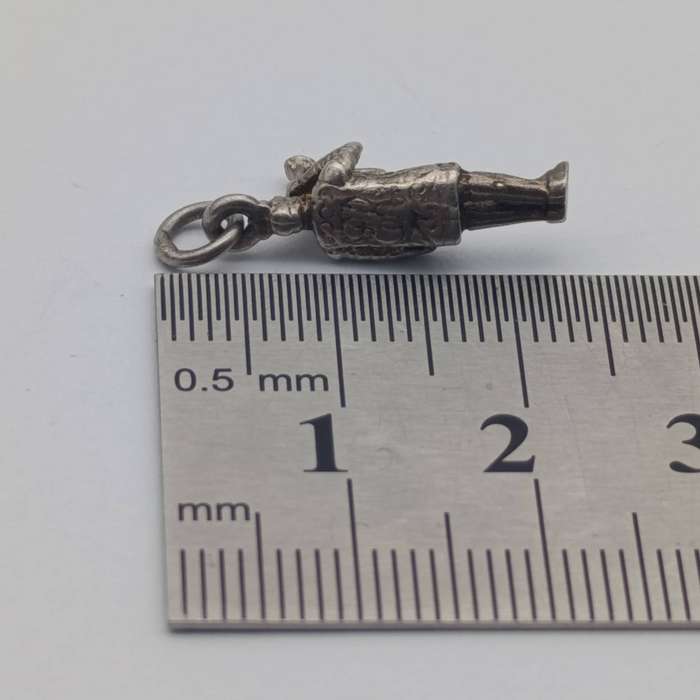 Sterling silver trumpeter charm - weighs 1.7g