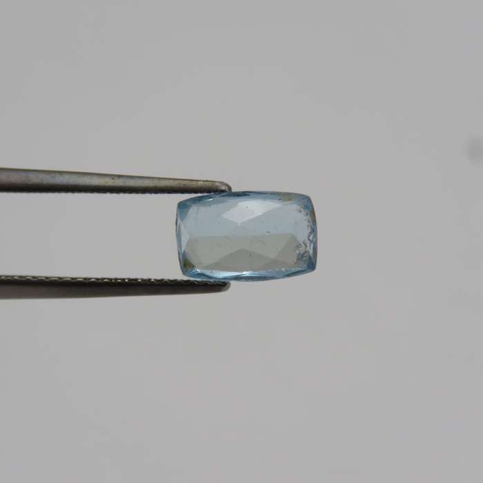 Rectangular Aquamarine of 1,468ct with GEMLAB certificate