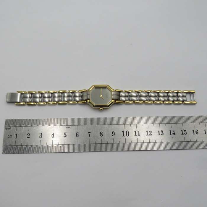 Bulova Quartz ladies watch in excellent working condition