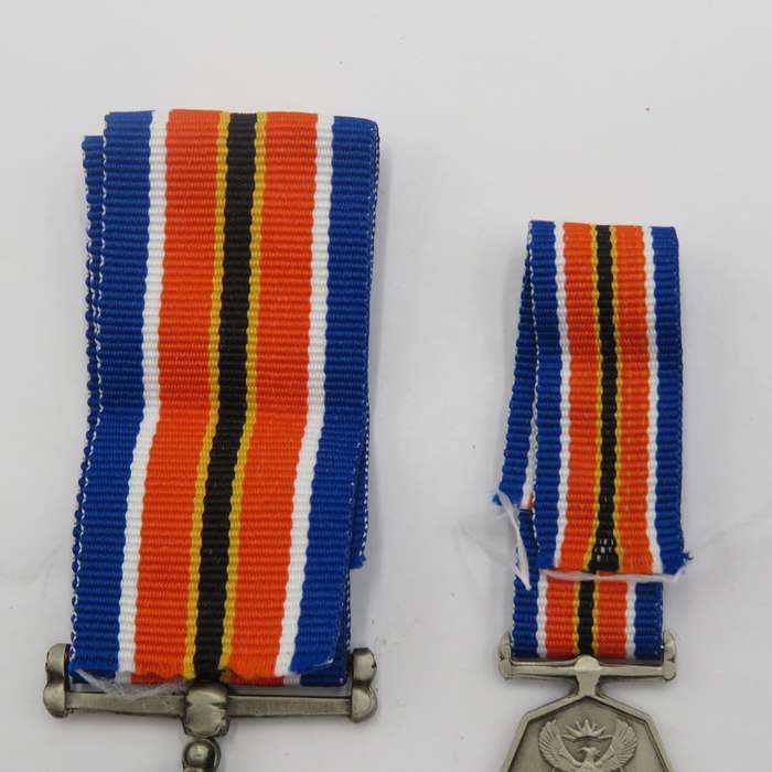 SANDF Tshumelo Ikatelaho medal plus miniature #2225