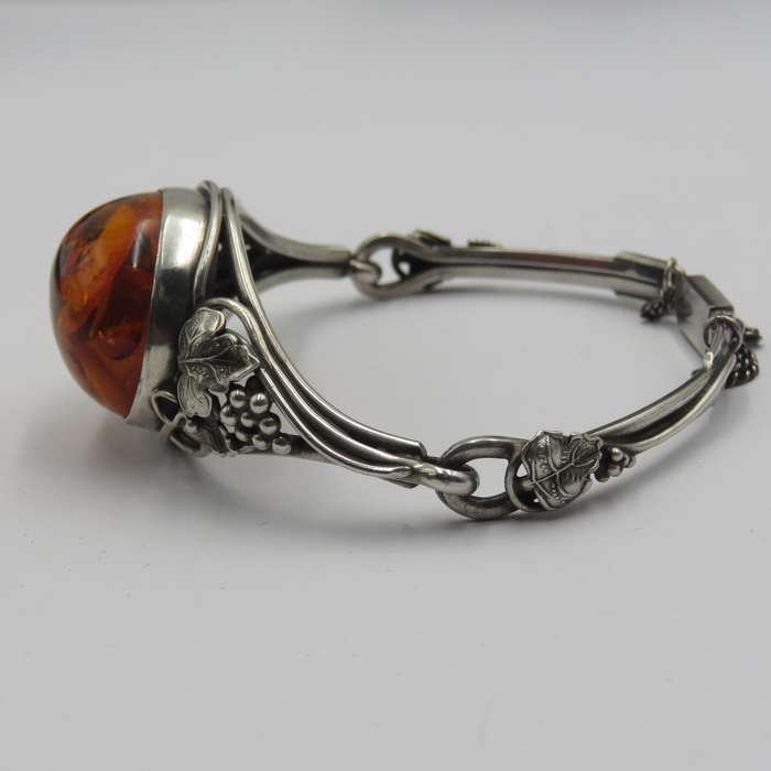 Vintage Polish sterling silver Amber bracelet with grape leaves motif - weighs 29.1 gram - Size 17cm