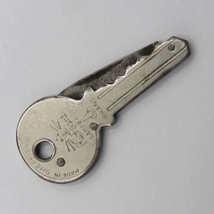 Vintage Richards Lamp Post key shaped pocket knife