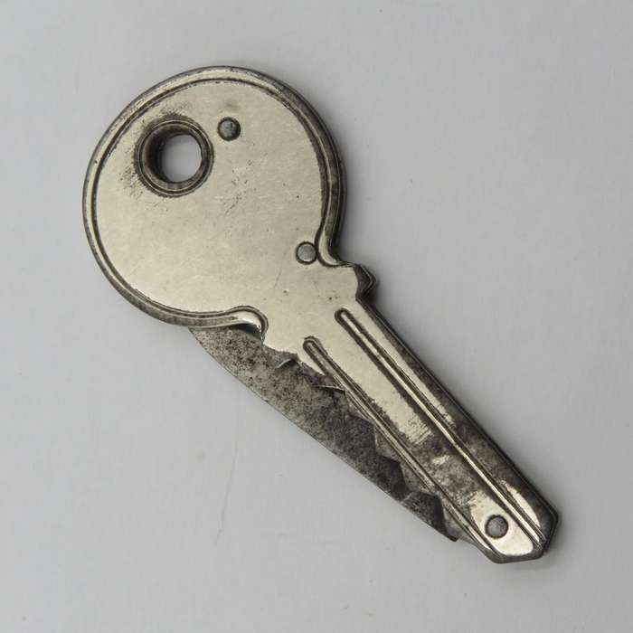 Vintage Richards Lamp Post key shaped pocket knife
