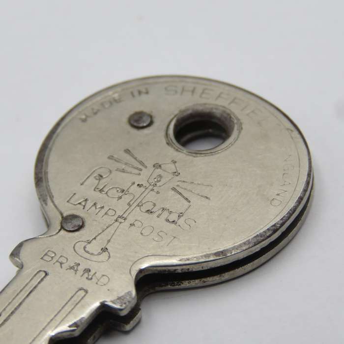 Vintage Richards Lamp Post key shaped pocket knife