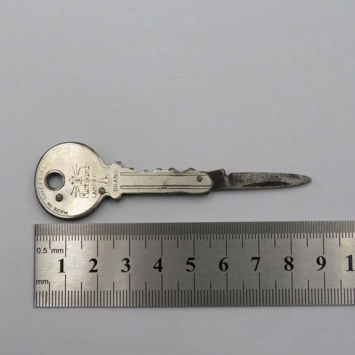 Vintage Richards Lamp Post key shaped pocket knife