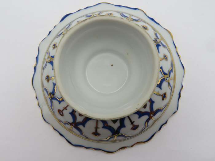 Vintage bowl with 13 Murano glass sweets