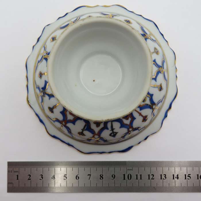 Vintage bowl with 13 Murano glass sweets