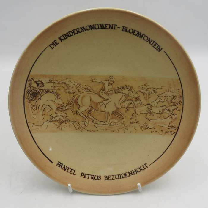 Die kindermonument - Bloemfontein - Paneel Petrus Bezuidenhout porcelain plate - Drostdy ware