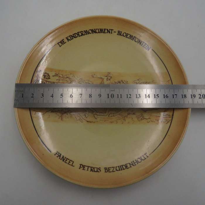 Die kindermonument - Bloemfontein - Paneel Petrus Bezuidenhout porcelain plate - Drostdy ware
