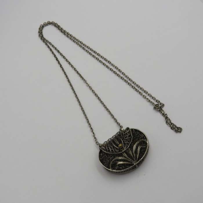Silverplated vintage filagree purse with chain
