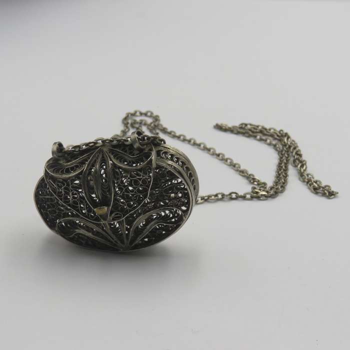 Silverplated vintage filagree purse with chain
