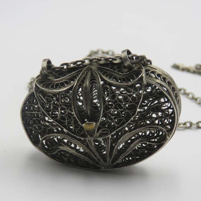 Silverplated vintage filagree purse with chain