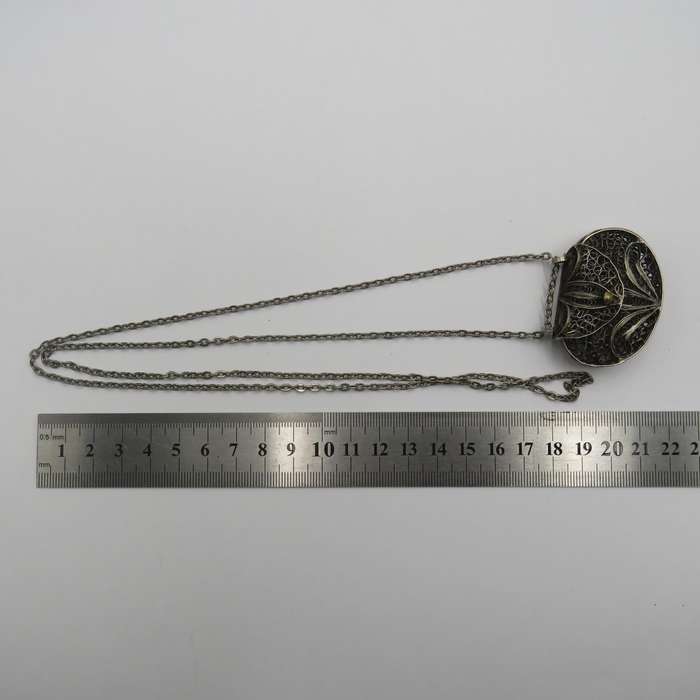 Silverplated vintage filagree purse with chain