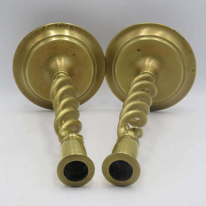 Pair of brass spiral candlesticks - Height 30cm