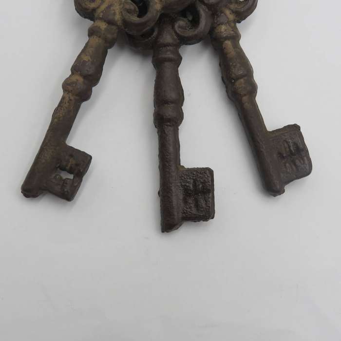 Set of 3 antique style cast iron keys