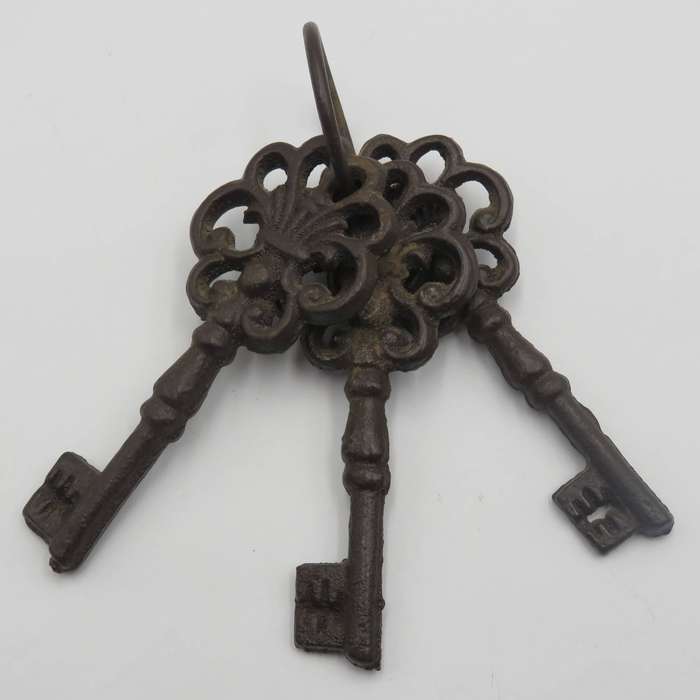 Set of 3 antique style cast iron keys