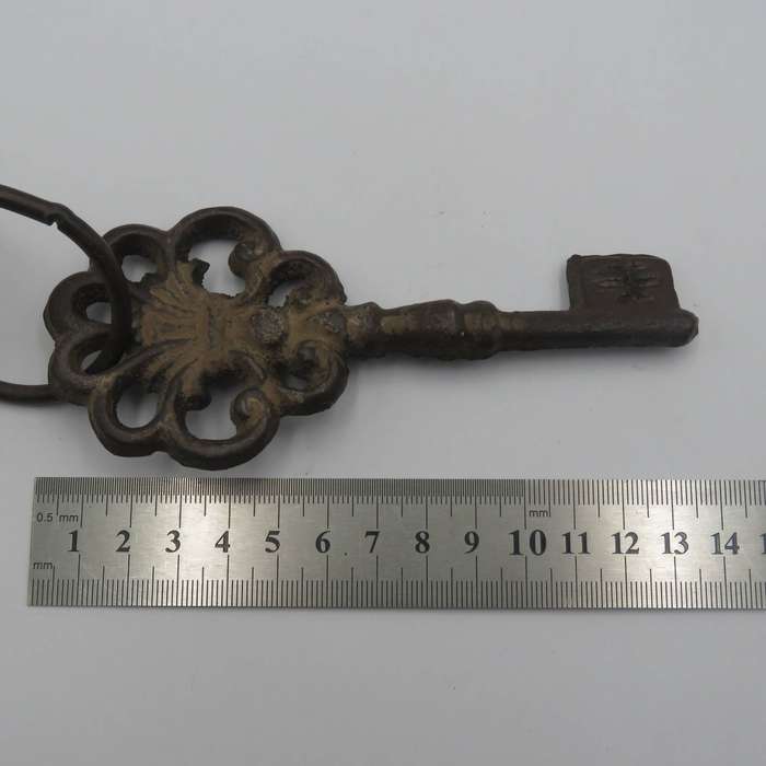 Set of 3 antique style cast iron keys