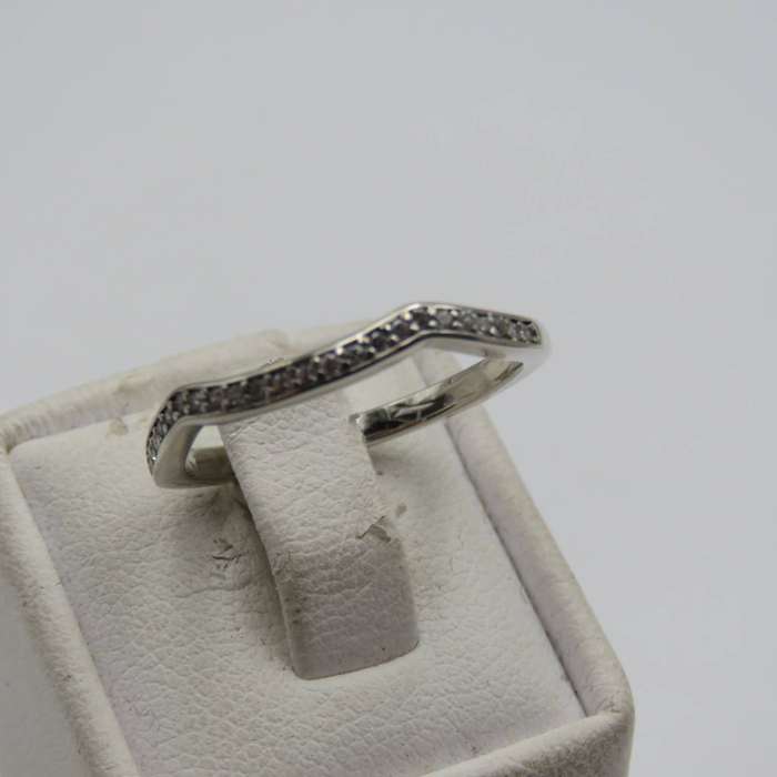 Sterling silver ring band with clear stones - weighs 1.7g - size N