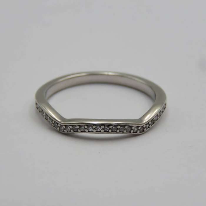 Sterling silver ring band with clear stones - weighs 1.7g - size N