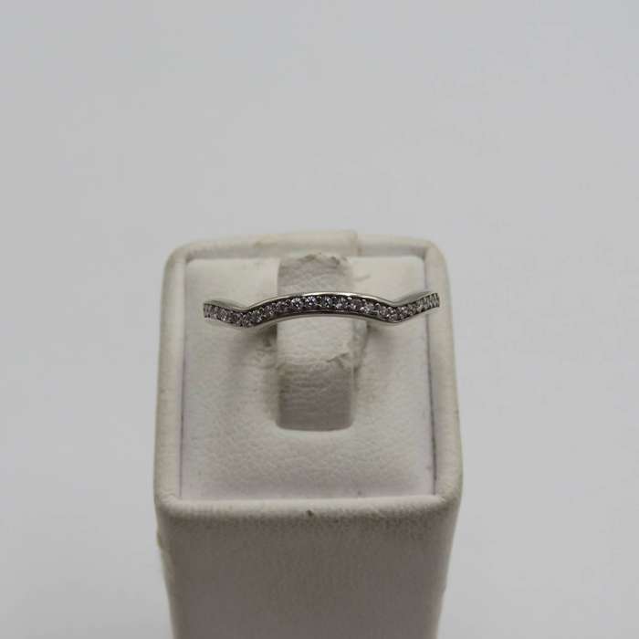 Sterling silver ring band with clear stones - weighs 1.7g - size N