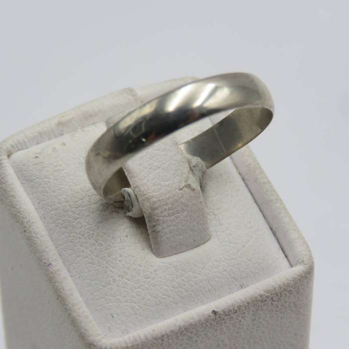 Sterling silver band ring - no stones - weighs 1.7g - size S