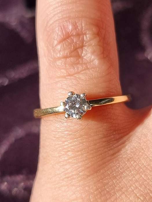 "CERTIFIED" 0,45 Carat NATURAL SOLITATRE DIAMOND" Engagement Ring / 9CT Yellow Gold. "Genuine Gold"