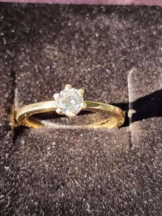 "CERTIFIED" 0,45 Carat NATURAL SOLITATRE DIAMOND" Engagement Ring / 9CT Yellow Gold. "Genuine Gold"