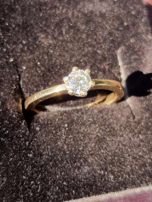 "CERTIFIED" 0,45 Carat NATURAL SOLITATRE DIAMOND" Engagement Ring / 9CT Yellow Gold. "Genuine Gold"