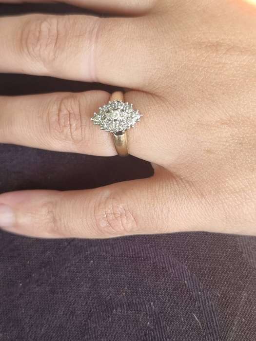 "0,30 Carat Natural Diamonds" Vintage Dress Ring Set in 9CT Yellow Gold . ( Genuine Gold. )