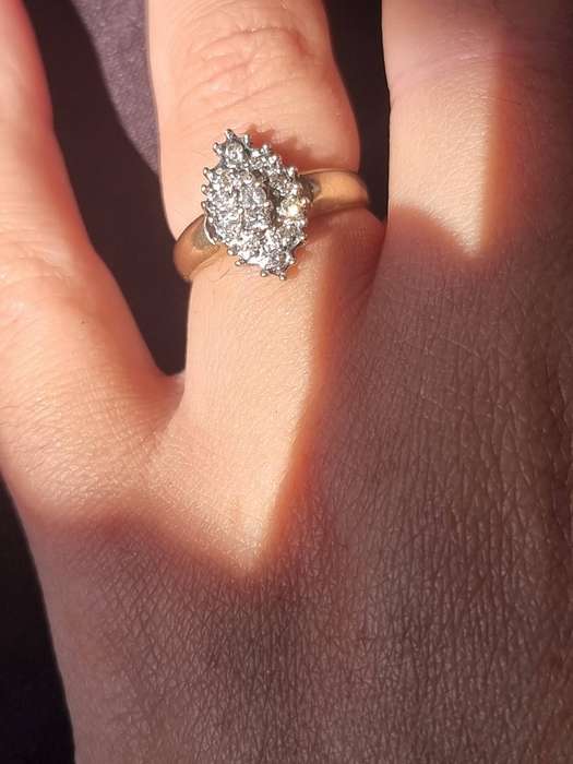 "0,30 Carat Natural Diamonds" Vintage Dress Ring Set in 9CT Yellow Gold . ( Genuine Gold. )
