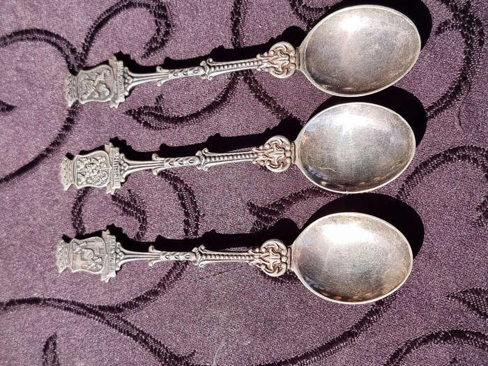 Antique  "SOLID ITALIAN 800 SILVER" Coffee or Tea Cup Holder Set.