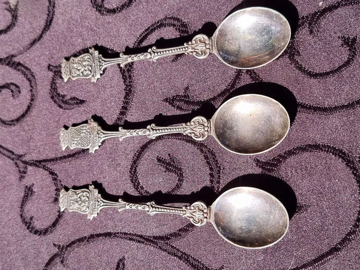 Antique  "SOLID ITALIAN 800 SILVER" Coffee or Tea Cup Holder Set.