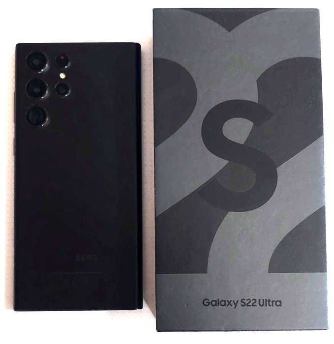 Samsung Galaxy S22 Ultra 256GB dual SIM in Phantom Black
