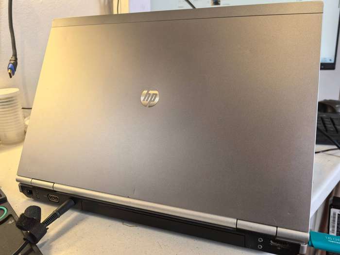 HP ELITEBOOK 8560P, i7-2620M , 8GB RAM, 256GB SSD, HD+, AMD GRAPHICS, Windows 10