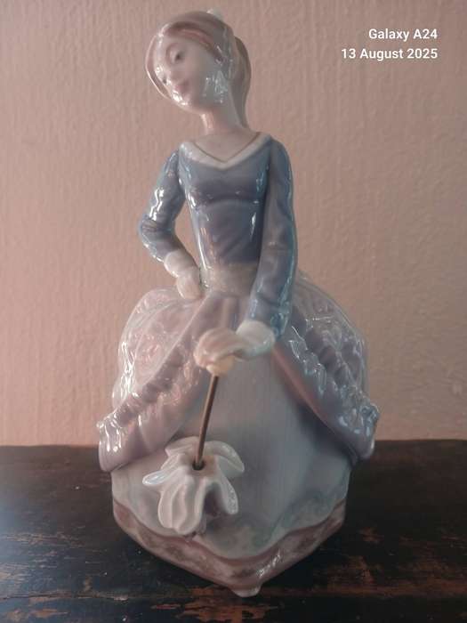 Lladro figurine "Evita"