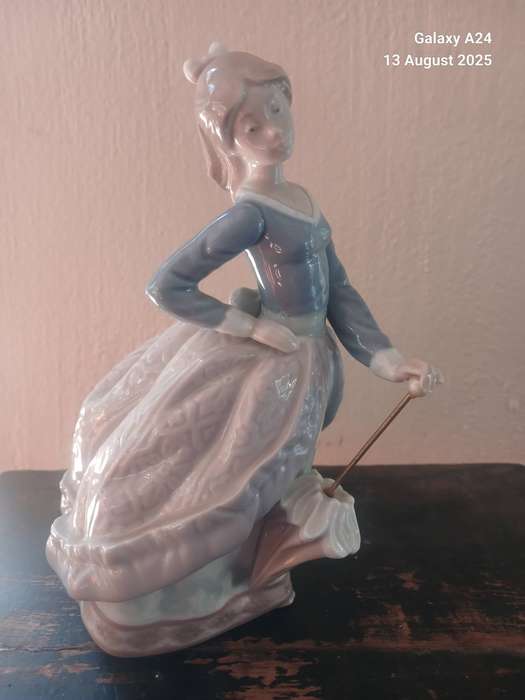 Lladro figurine "Evita"