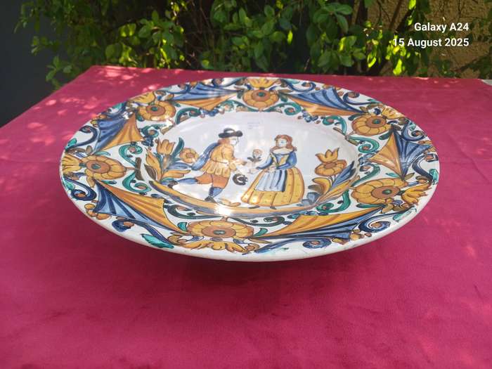 Spanish style majolica fruit bowl