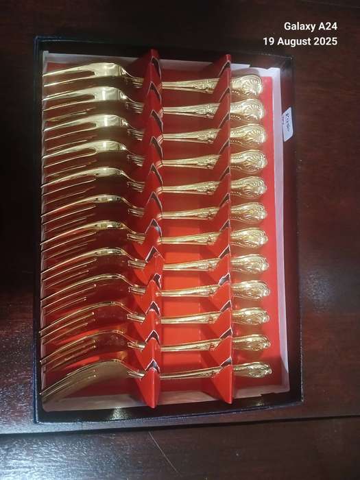 Boxed set of 12 24ct cake forks