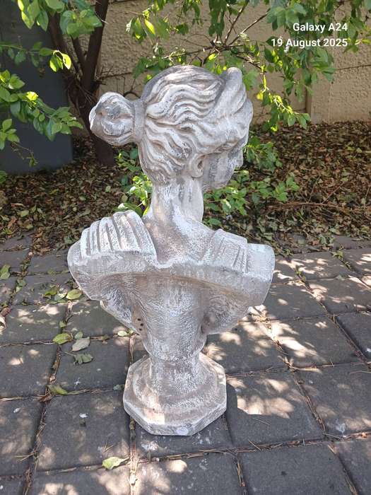 A concrete bust of a lady