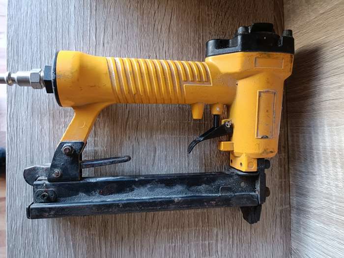 Stapler gun