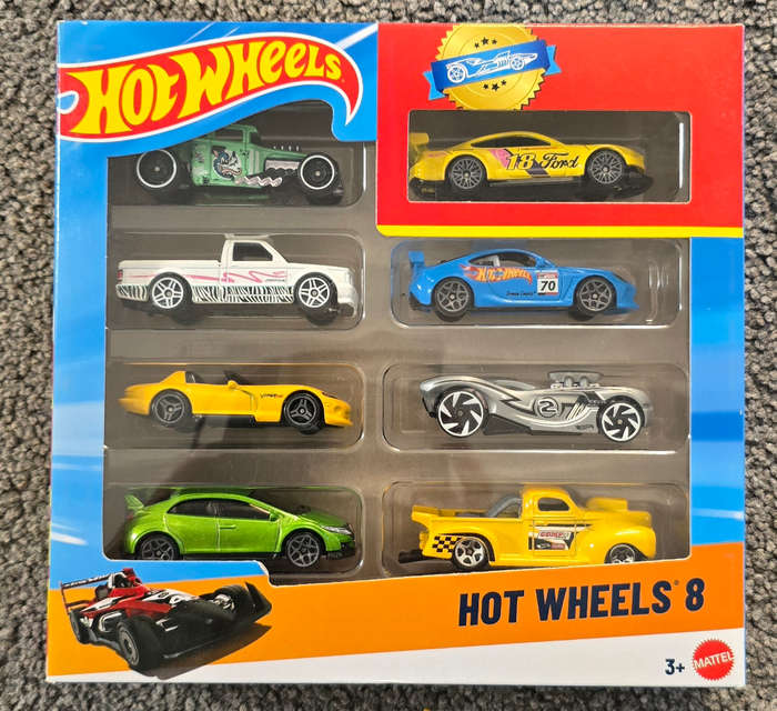 Hot wheels 8 pack