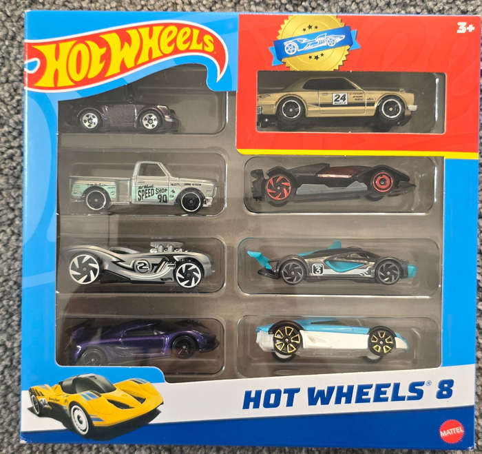 Hot wheels 8 pack