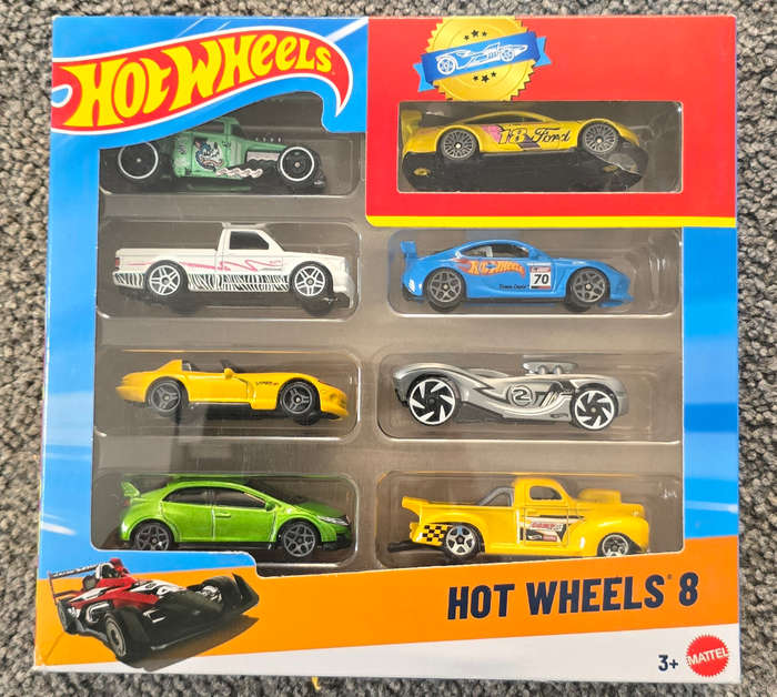 Hot wheels 8 pack